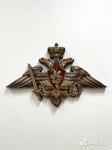 В подарок: Резной герб ВС РФ из бука, 40×63 см