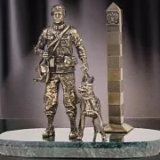 Бронзовая статуэтка «Пограничник», 165×105×195 мм — необычный подарок — фотография 1