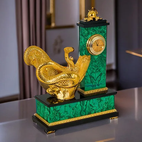 Подарочные часы «Искушение» из малахита с бронзовой фигурой