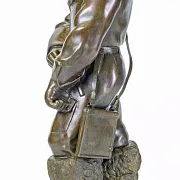 На память: Бронзовая композиция «Полярный лётчик» — фотография 3