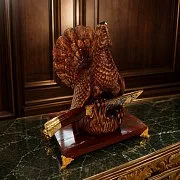 На память: Дамасский нож «Глухарь» на подставке — фотография 1