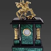 Каминные часы «Георгий Победоносец» на долерите и малахите, 200×95×360 мм — необычный подарок — фотография 3