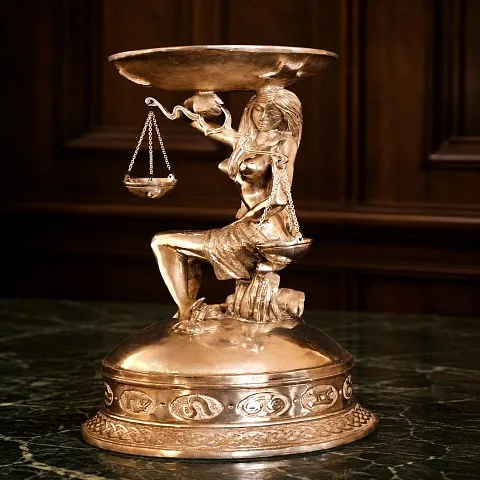 Подсвечник «Весы» из бронзы — оригинальный подарок
