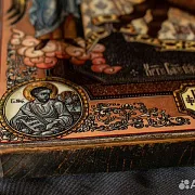 Икона с ковчегом "Иисус с Евангелистами и Архангел — оригинальный подарок — фотография 6