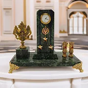 Ручная работа: Часы «Погон» с гербом ФСБ и подставками — фотография 1