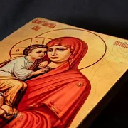 На память: Икона деревянная "Богоматерь Почаевская" — фотография 6