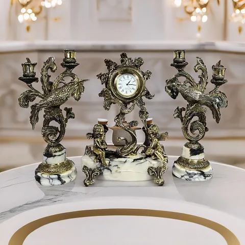 На память: Каминные часы «Колибри» из мрамора с канделябрами