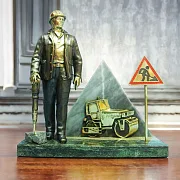 Подарочный бронзовый сувенир «Работник ДРСУ 1» — фотография 1