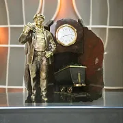 Часы «Покоритель недр» с яшмой и долеритом — красивый подарок — фотография 1
