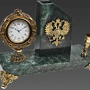 Подарочные часы «Элина» с гербом РФ и подставкой — фотография 2